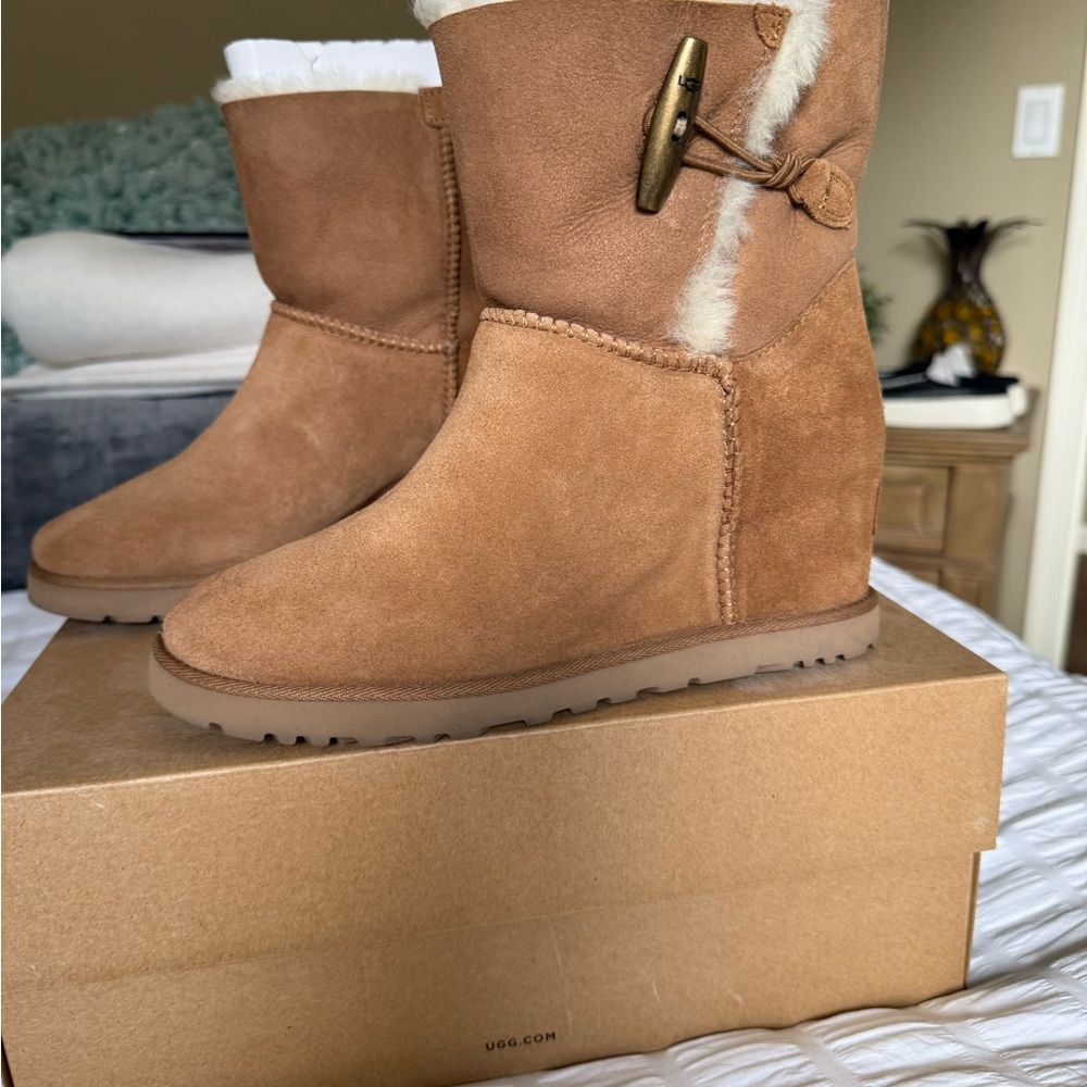 UGG Women's Chestnut Suede Winter Boots Classic Femme Button